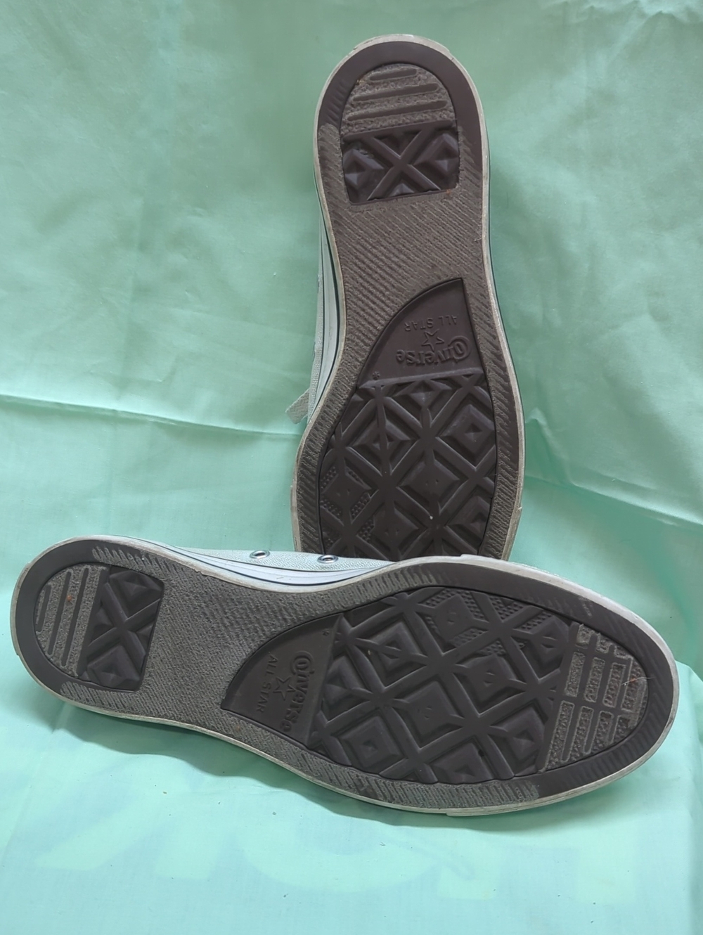 Classic Low-Top Canvas Sneakers in Light Green - Picture 4 of 8